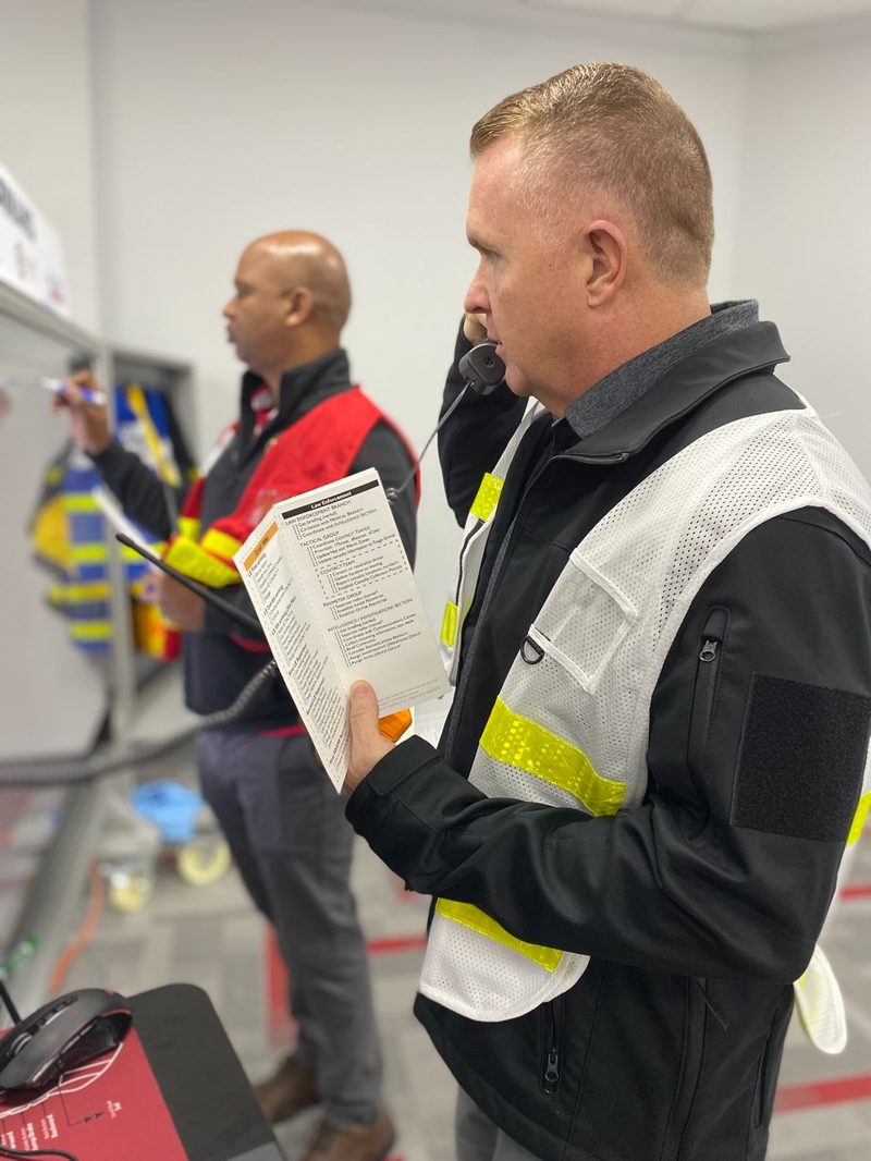 ASIM Advanced participant using the ASIM Checklist in simulation